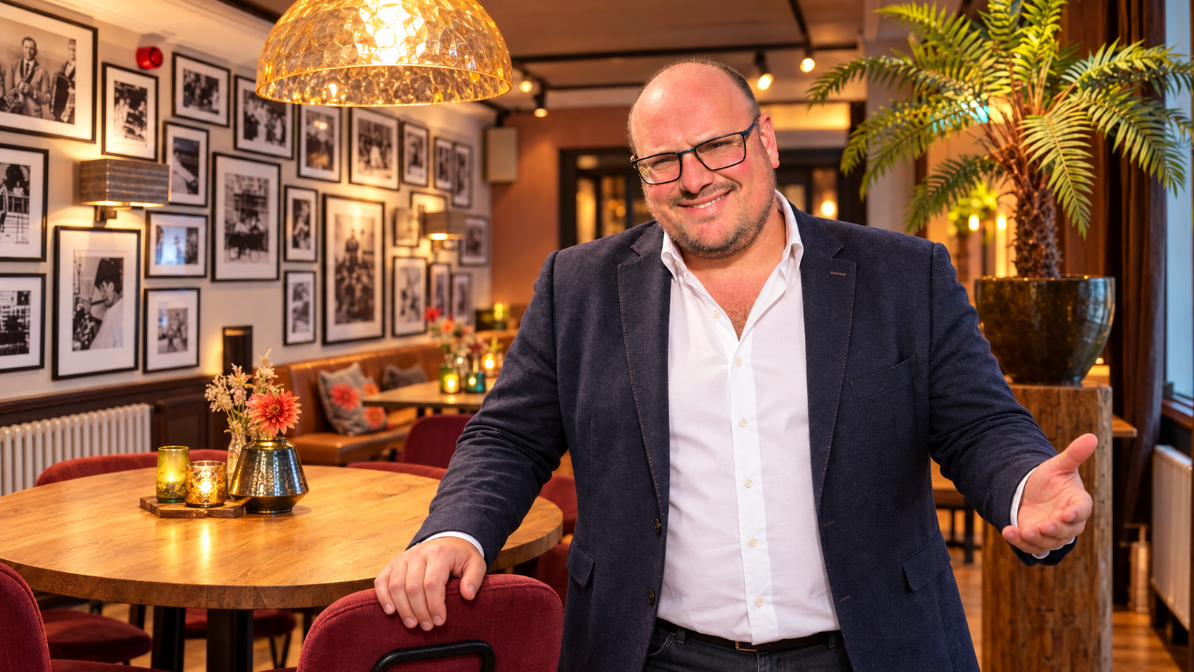 Geert als gastheer in de warme restaurantsfeer van Sterrebosch
