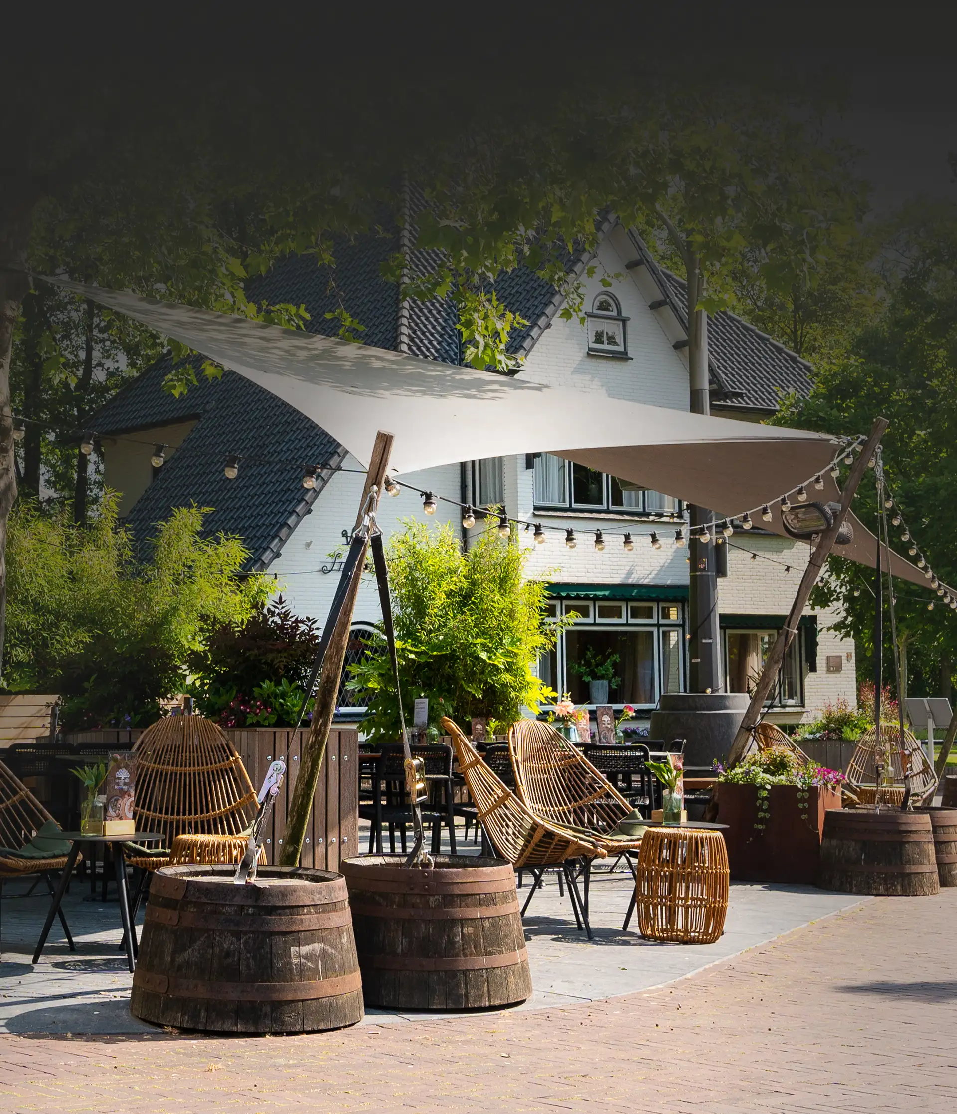 Het terras en het karakteristieke pand van Sterrebosch in Wijchen